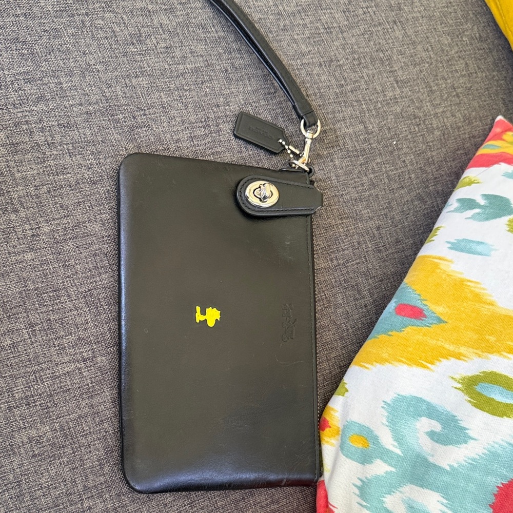 Coach Peanuts Snoopy Black Leather Pouch Wrislet Yellow Woodstock NEW elegant - Picture 5 of 11